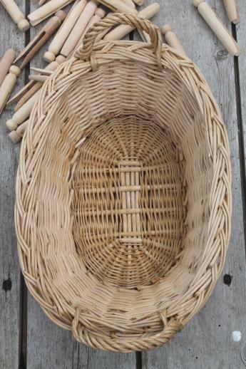 photo of child's size vintage wicker laundry basket for wash day, washing doll clothes #5