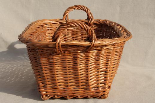 photo of child's size vintage wicker laundry basket for wash day, washing doll clothes #3