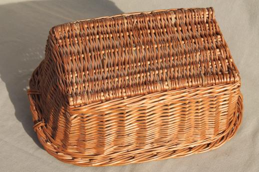 photo of child's size vintage wicker laundry basket for wash day, washing doll clothes #6