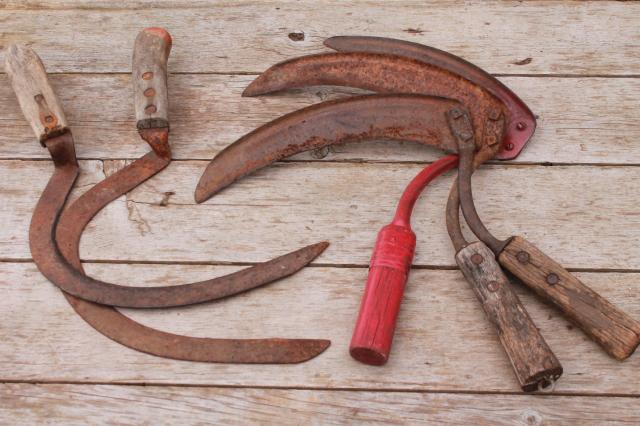 photo of collection of old sickle blade hay knife sickles / corn knives, vintage antique farm tools #1