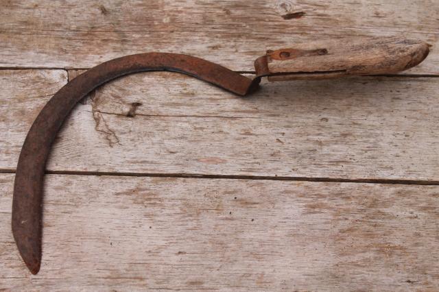 photo of collection of old sickle blade hay knife sickles / corn knives, vintage antique farm tools #2