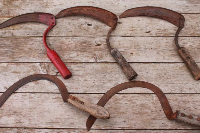 photo of collection of old sickle blade hay knife sickles / corn knives, vintage antique farm tools #5