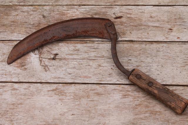 photo of collection of old sickle blade hay knife sickles / corn knives, vintage antique farm tools #7