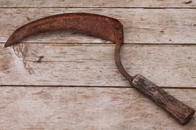 photo of collection of old sickle blade hay knife sickles / corn knives, vintage antique farm tools #8