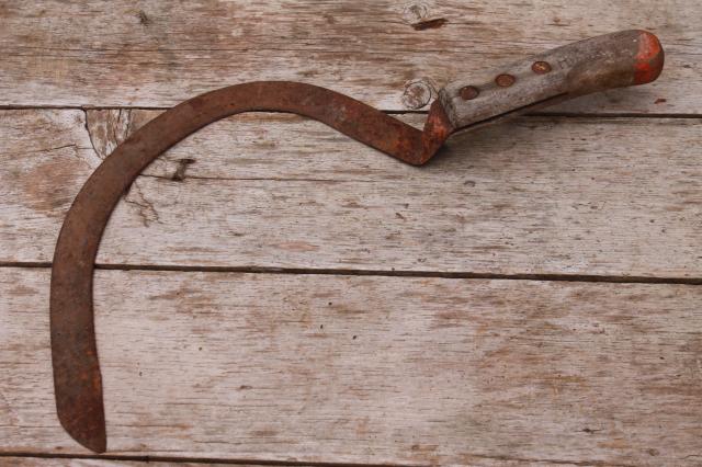 photo of collection of old sickle blade hay knife sickles / corn knives, vintage antique farm tools #12