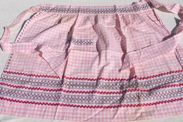 photo of collection of vintage aprons, retro prints and colors, pinafore, kitchen smock & half aprons #15