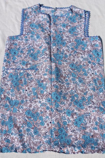photo of collection of vintage aprons, retro prints and colors, pinafore, kitchen smock & half aprons #19