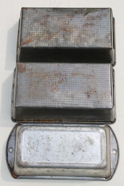 photo of collection of vintage cake pans, pie plates & bread loaf baking tins w/ nice old patina #8