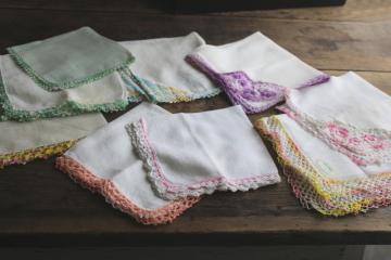 catalog photo of collection of vintage hankies w/ handmade crochet lace edgings, colorful cotton handkerchiefs 