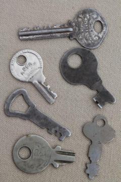 catalog photo of collection of vintage keys, trunk lock & suitcase luggage keys, authentic old key lot