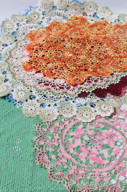 photo of colored cotton lace crochet doily lot, vintage doilies in all sizes & colors #3