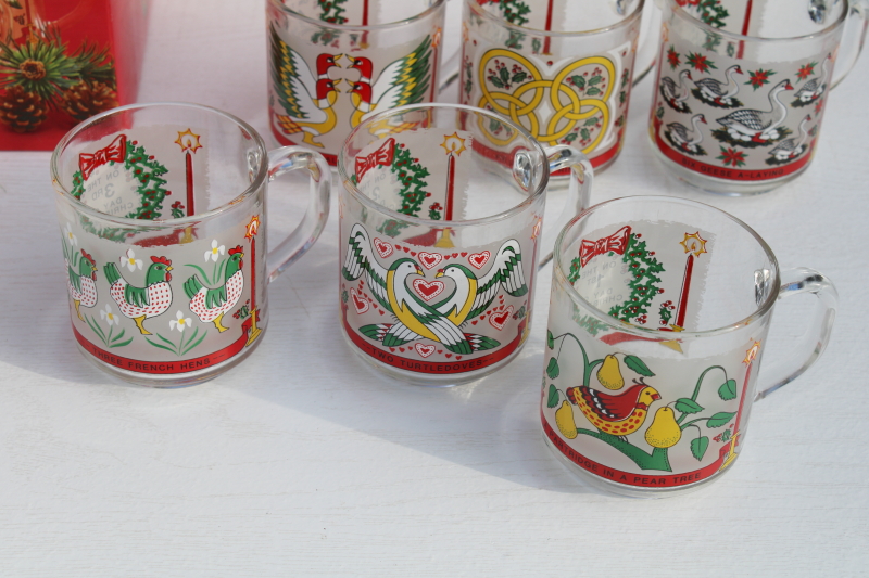 photo of complete set 12 Days of Christmas print glass coffee or cocoa mugs in Carlton box, 1980s vintage #5