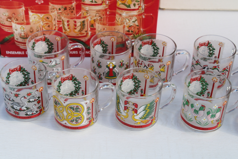photo of complete set 12 Days of Christmas print glass coffee or cocoa mugs in Carlton box, 1980s vintage #11