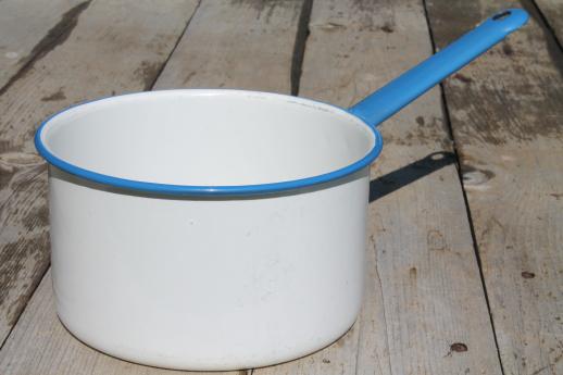 photo of cottage kitchen vintage enamelware lot, jelly kettle w/ wire bail handle, pot, small basins #5