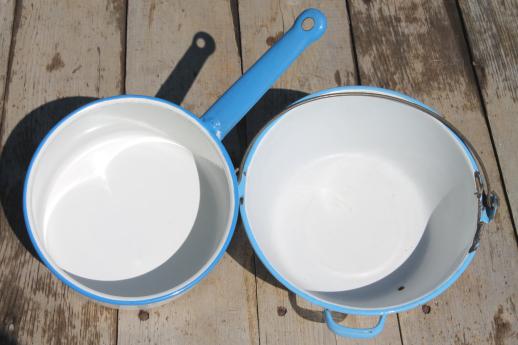 photo of cottage kitchen vintage enamelware lot, jelly kettle w/ wire bail handle, pot, small basins #6