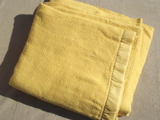 photo of cozy old acrylic blankets, lot of vintage gold blankets for camp / camping #2