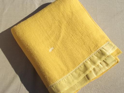photo of cozy old acrylic blankets, lot of vintage gold blankets for camp / camping #4