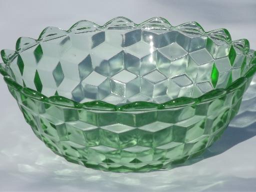 photo of cube pattern green depression glass bowl, vintage Jeannette cubist #1