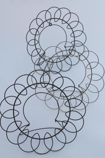 photo of curlicue edge wire easel stands, vintage china plate racks or collector's plate holders #1