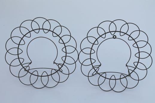 photo of curlicue edge wire easel stands, vintage china plate racks or collector's plate holders #2