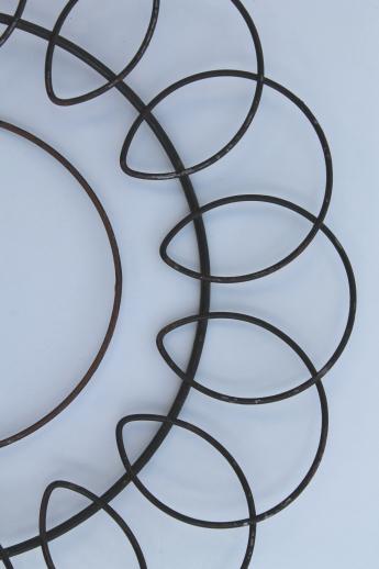 photo of curlicue edge wire easel stands, vintage china plate racks or collector's plate holders #5