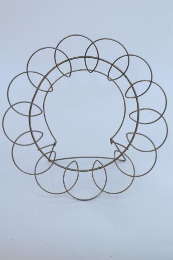 photo of curlicue edge wire easel stands, vintage china plate racks or collector's plate holders #6