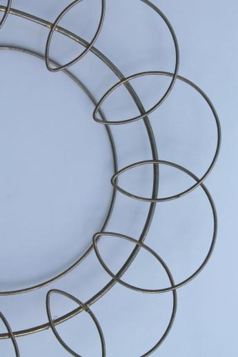 photo of curlicue edge wire easel stands, vintage china plate racks or collector's plate holders #9