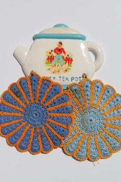 catalog photo of cute Lucky Teapot vintage chalkware wall plaque potholder rack & crochet potholders