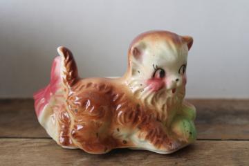 catalog photo of cute kitschy kitten ceramic planter, 1950s vintage USA pottery 