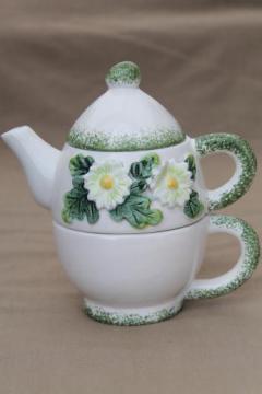 catalog photo of daisy pattern ceramic tea set for one, vintage teapot & stacking cup tea mug