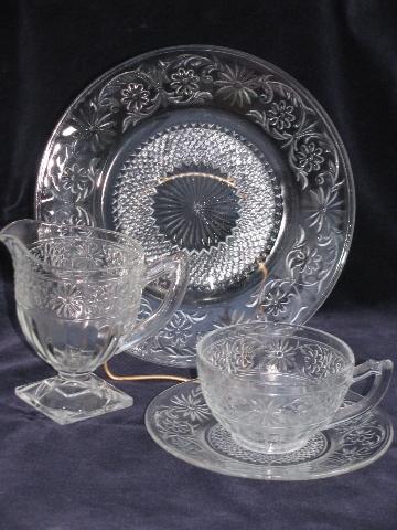 photo of daisy pattern depression glass luncheon set, vintage Indiana #2