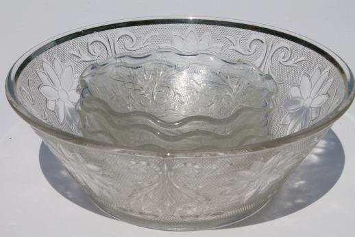 photo of daisy pattern sandwich clear color pressed glass berry bowls & serving bowl #1