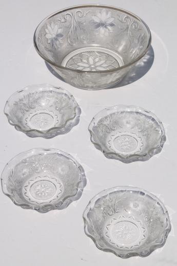 photo of daisy pattern sandwich clear color pressed glass berry bowls & serving bowl #2