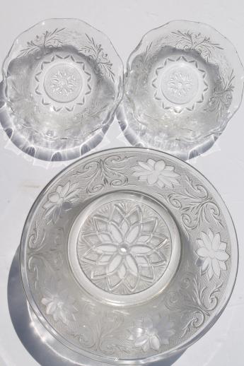 photo of daisy pattern sandwich clear color pressed glass berry bowls & serving bowl #5