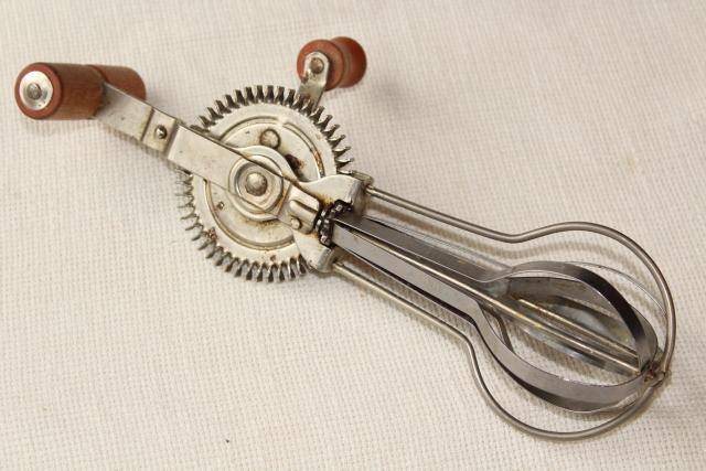 photo of dated 1920s vintage eggbeater, hand crank rotary egg beater w/ primitive old red wooden handle #6