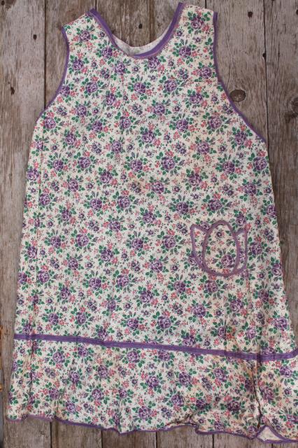 photo of depression era vintage print cotton feedsack aprons, farm kitchen apron lot #2