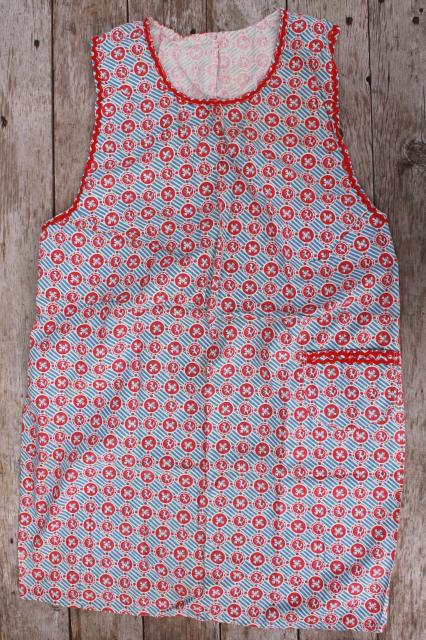 photo of depression era vintage print cotton feedsack aprons, farm kitchen apron lot #7