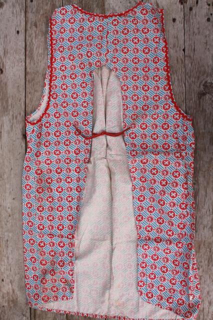 photo of depression era vintage print cotton feedsack aprons, farm kitchen apron lot #8