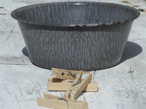 photo of dolls size graniteware wash tub, old antique child's toy washtub #1