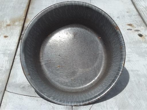 photo of dolls size graniteware wash tub, old antique child's toy washtub #3