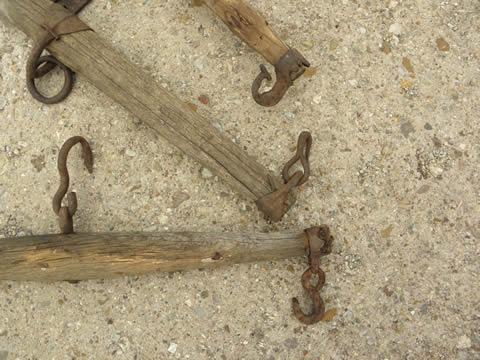 photo of draft horse eveners, lot old wood single trees, primitive antique iron hooks #3