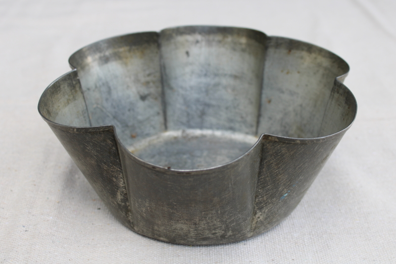 photo of early 1900s antique tin food mold or baking pan, fluted bowl weathered zinc metal color  #1