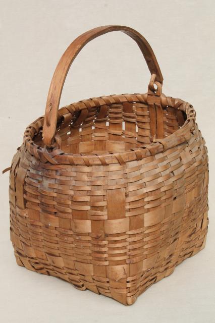 photo of early 1900s vintage Winnebago Indian basket, old antique woven ash wood handle basket #1