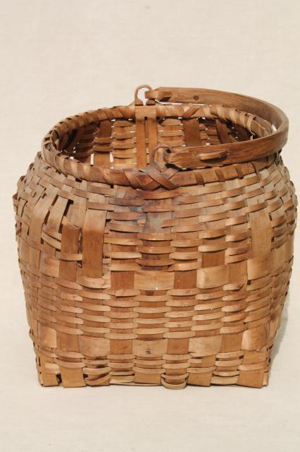 photo of early 1900s vintage Winnebago Indian basket, old antique woven ash wood handle basket #7