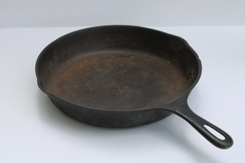 photo of early Wagner ware cast iron 10 inch skillet, W mark antique vintage frying pan #1