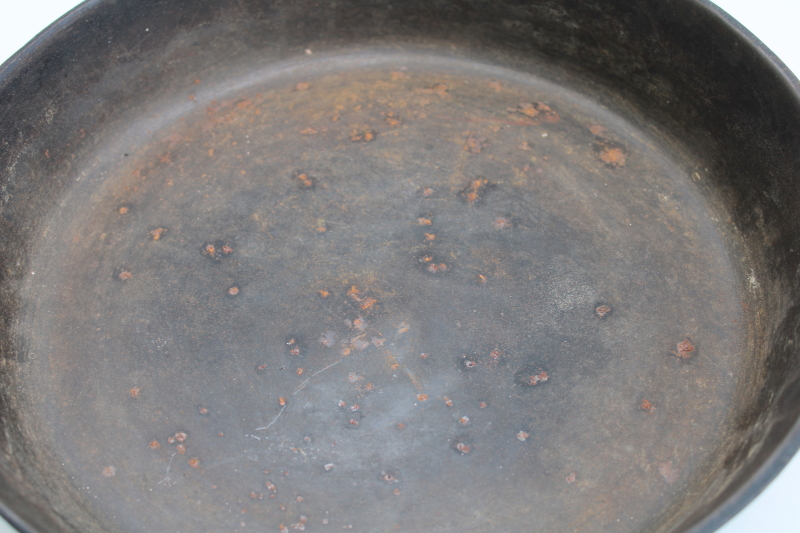 photo of early Wagner ware cast iron 10 inch skillet, W mark antique vintage frying pan  #2