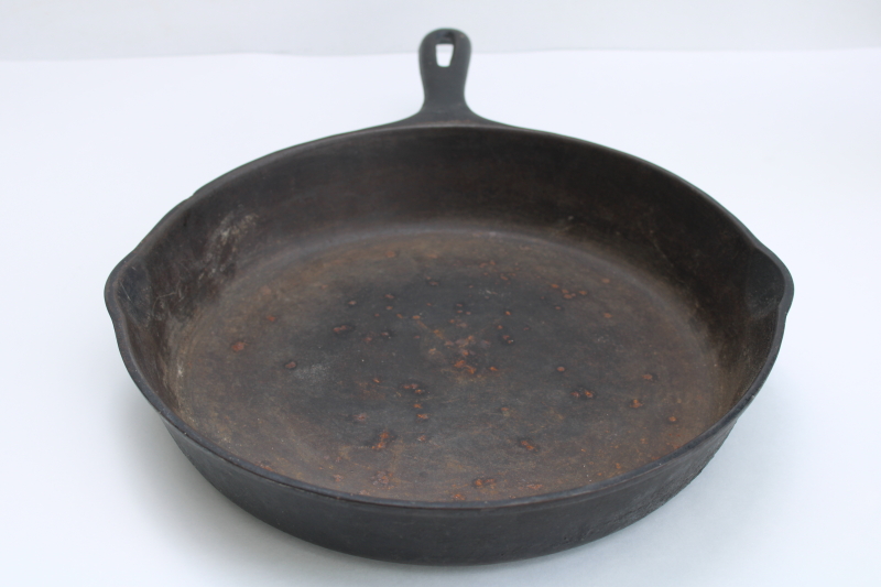 photo of early Wagner ware cast iron 10 inch skillet, W mark antique vintage frying pan  #3