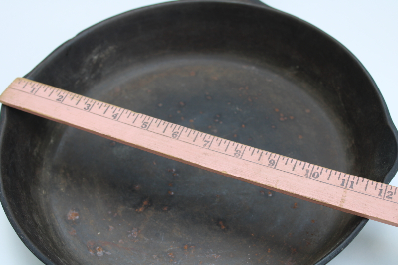 photo of early Wagner ware cast iron 10 inch skillet, W mark antique vintage frying pan  #4