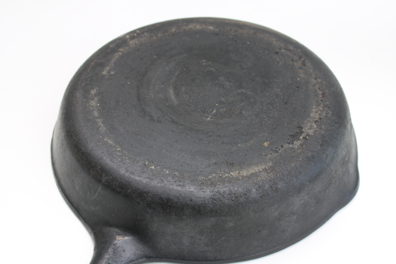 photo of early Wagner ware cast iron 10 inch skillet, W mark antique vintage frying pan  #7