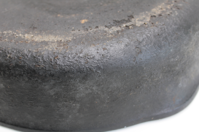 photo of early Wagner ware cast iron 10 inch skillet, W mark antique vintage frying pan  #9